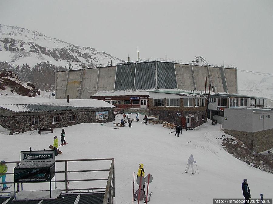 На станции Кругозор, высота, кажется 3850 метров Кабардино-Балкария, Россия