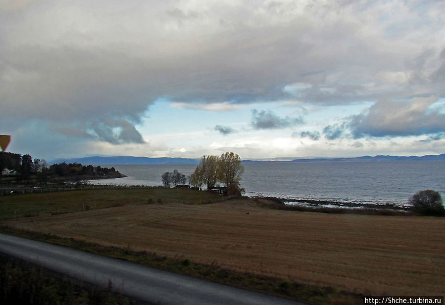 Суровая красота побережья фьерда Strindfjorden Вернес, Норвегия