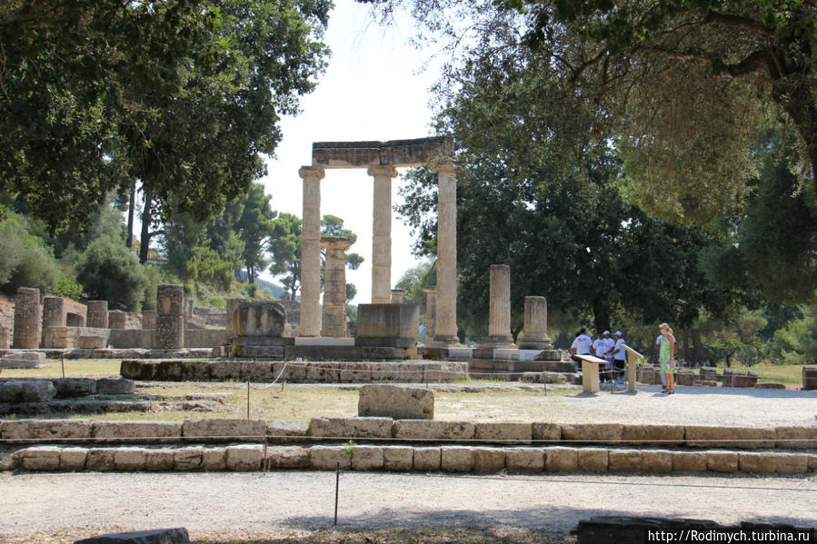 Три колонны — это Филиппион, завершал его строительство Александр Македонский Западная Греция, Греция