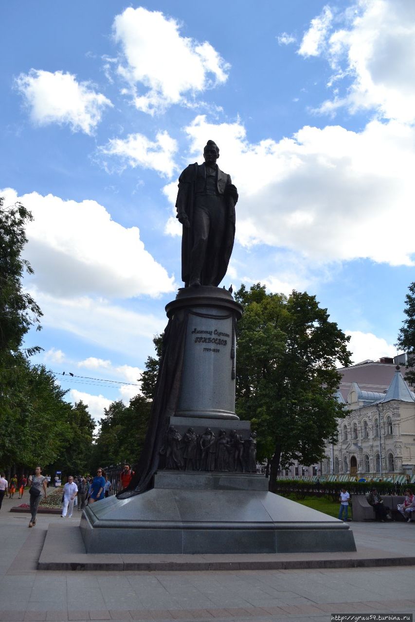 Памятник Грибоедову / Памятник Грибоедову
