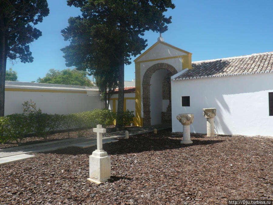Капелла костей при церкви Nossa Senhora do Carmo Фару, Португалия