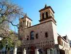 Церковь Ордена Иисуса (1640-1668), старейшее церковное сооружение Аргентины — вид с угла улиц Obispo Trejo и Caseros