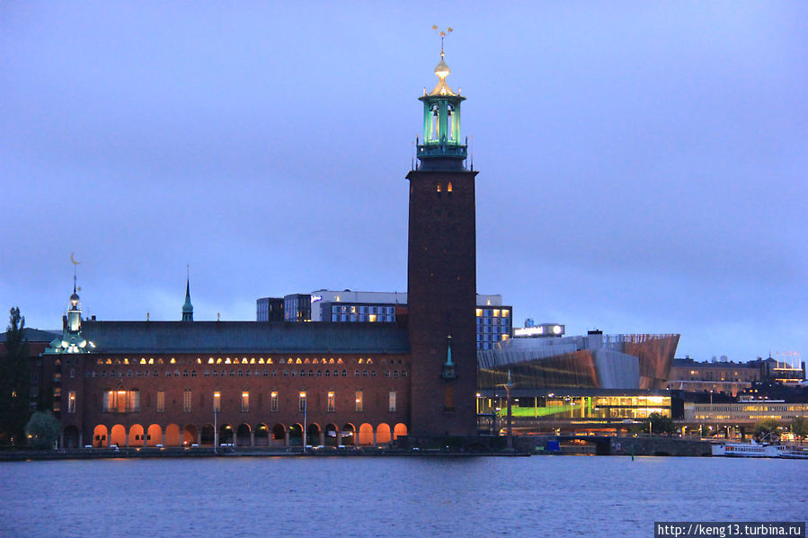 Главная достопримечательность острова Кунгсхольмен — городская ратуша. Стокгольм, Швеция