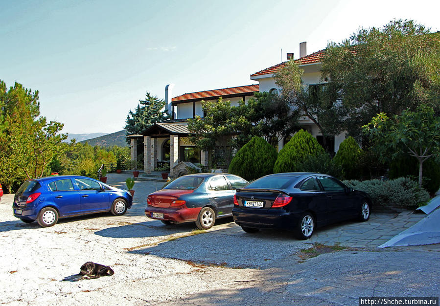 вид с парковки, с трассы выглядит по-эффектнее Кавала, Греция