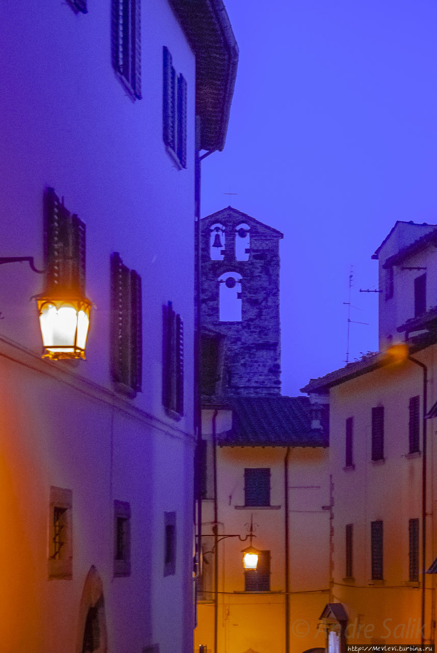 Улица, Тоскана, ночь Ареццо, Италия