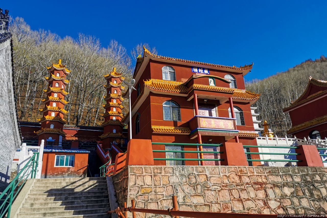 Забраться на одну из пяти вершин буддийской горы Утайшань