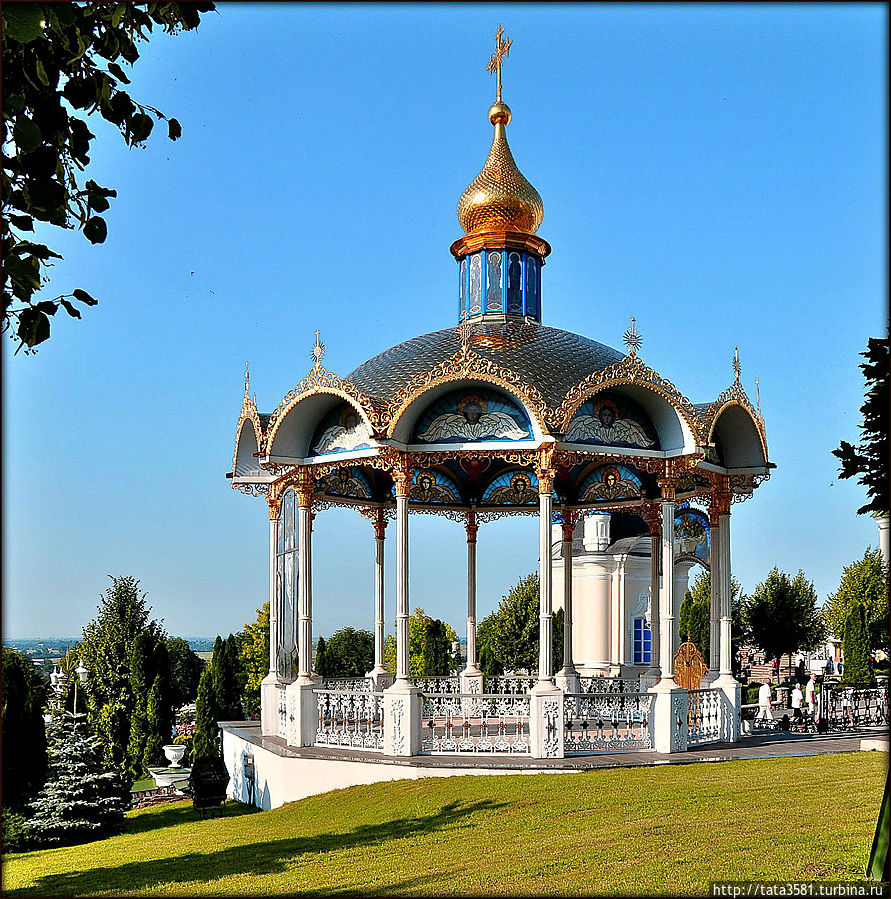 Летний алтарь Почаев, Украина