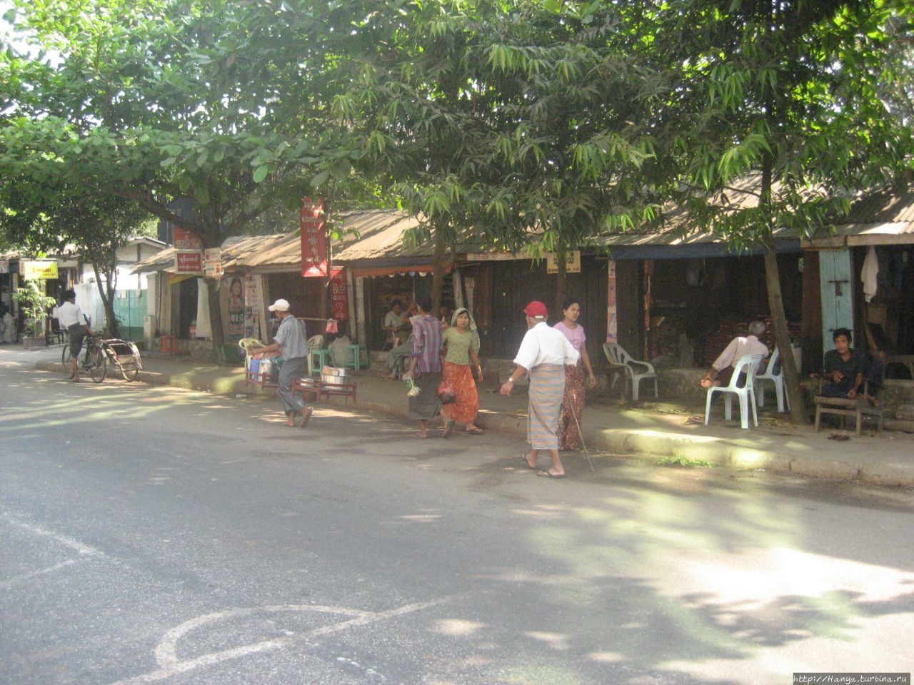 Торговая улочка в Янгуне Янгон, Мьянма