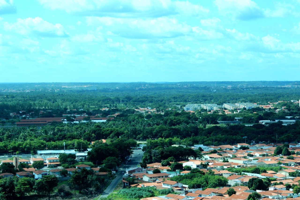 Вид с панорамной площадки в северном направлении Терезина, Бразилия