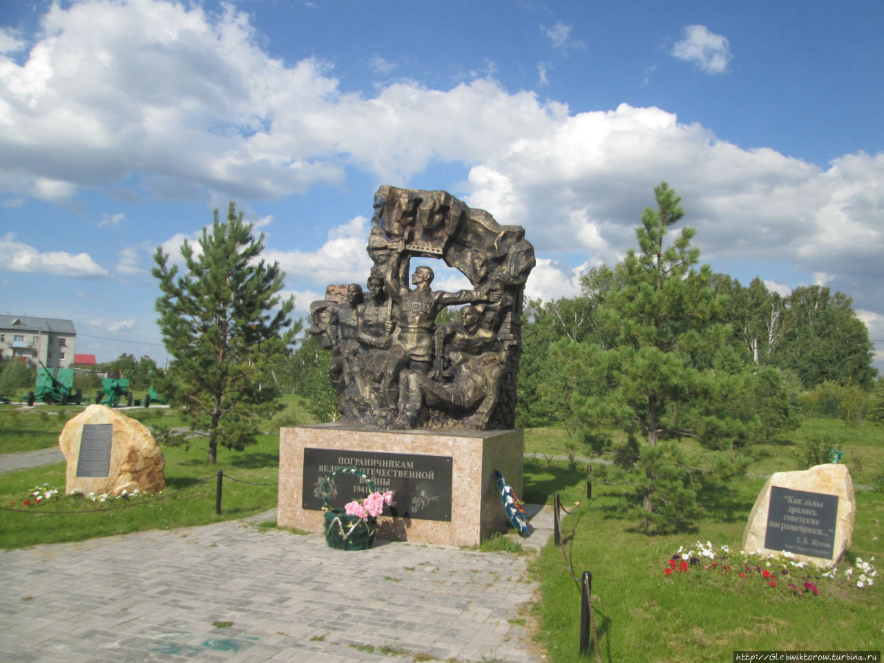 Прогулка по скверу Пограничников Тюмень, Россия