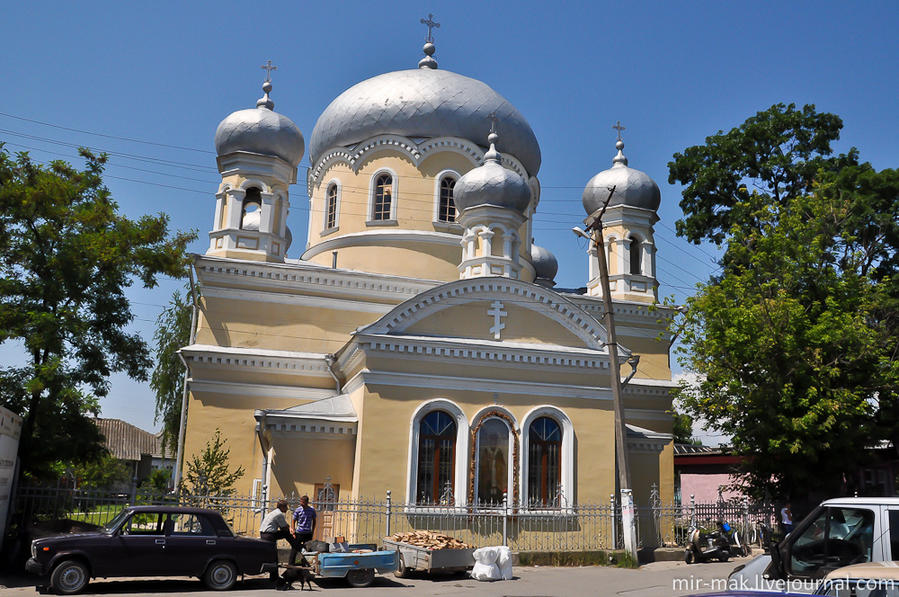 Свято-Николаевская церковь — единственная православная церковь в городе, построенная в 1902 году на месте деревянного храма. Кроме нее в Вилково есть еще две старообрядческие церкви. Вилково, Украина