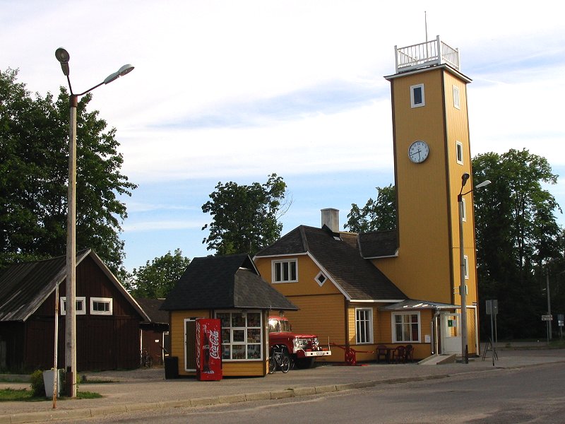 Пожарная каланча на центральной площади Кярдла, остров Хийумаа, Эстония
