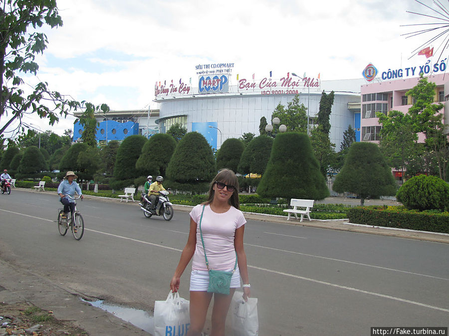 Фантьет самый центр) нашли огромный супермаркет) Муй-Не, Вьетнам