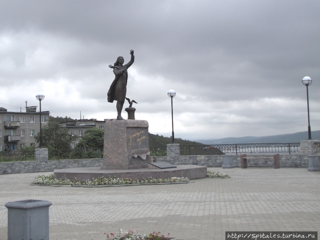 Мурманск. Памятник Ждущей Мурманск, Россия