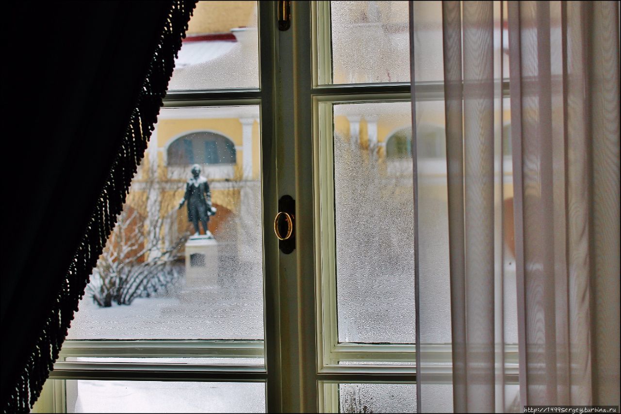 Окно в квартире-музее Пушкина на Мойке Санкт-Петербург, Россия