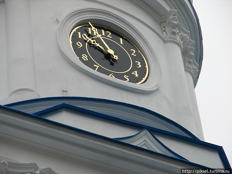Часы на колокольне Покров