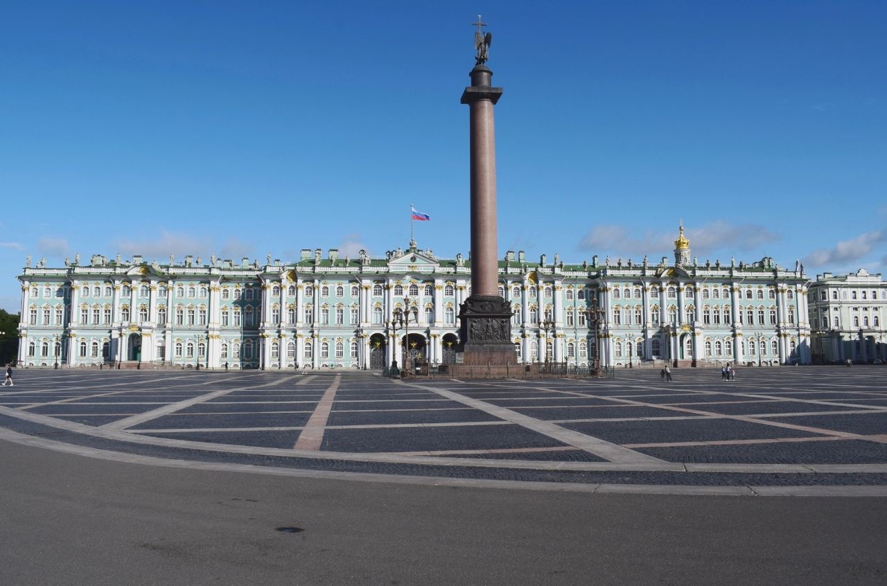 Прогулка по Дворцовой площади и Александровскому саду Санкт-Петербург, Россия