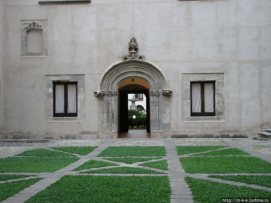Сицилийская региональная галерея, которая находится во дворце Абателлис Палермо, Италия