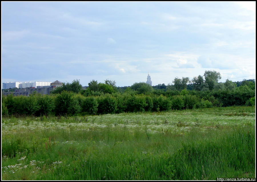 По Верхней аллее, направо и по Лиственничной Москва, Россия