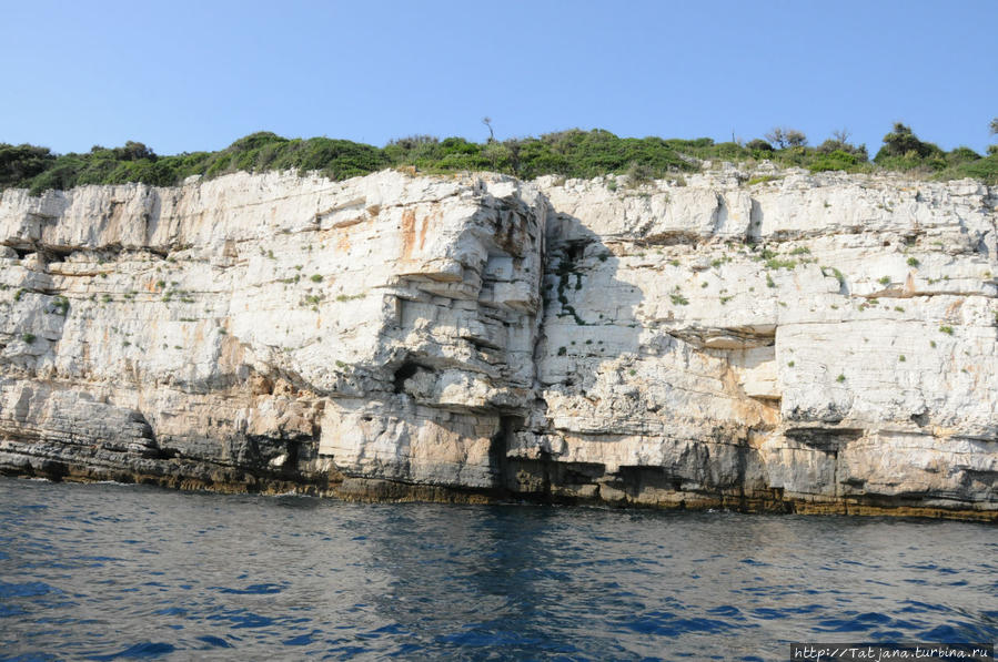 Остров Козада и руины  военно-морского форта Большой Бриун, Хорватия