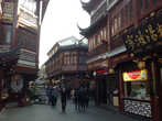 Улица Фанбинь, которую также часто называют просто «Старая улица Шанхая».