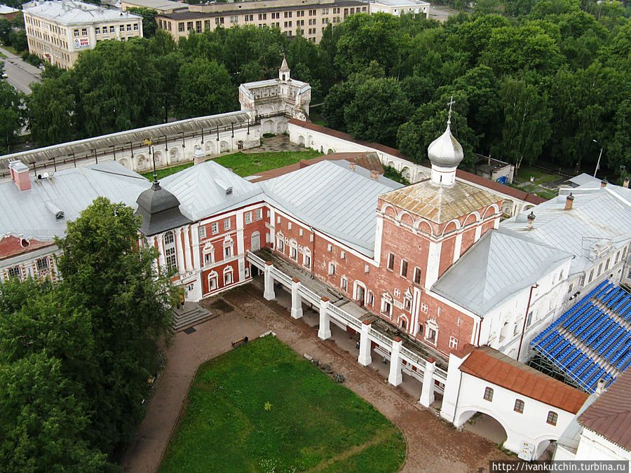 Внутренний двор Вологодского Кремля