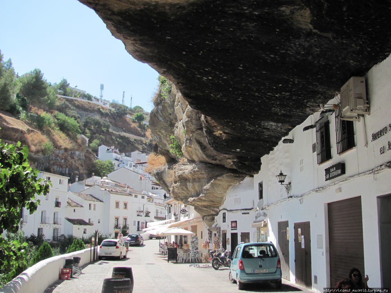 Сетениль-де-лас-Бодегас. Под сенью скал, сияньем солнца Сетениль-де-лас-Бодегас, Испания