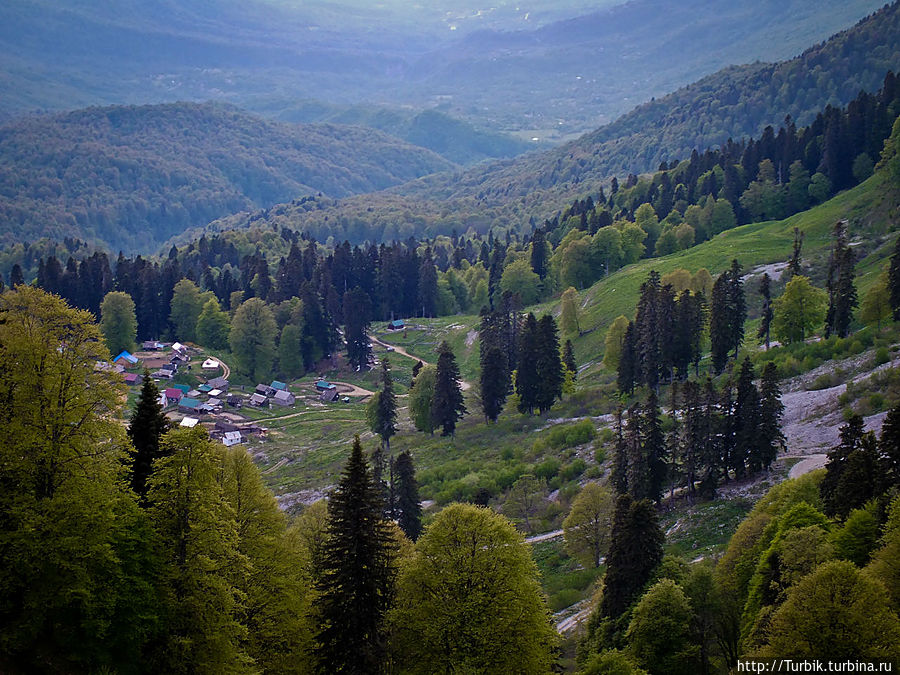 вид на Гизлу с перевала Арбэл Цандрипш, Абхазия
