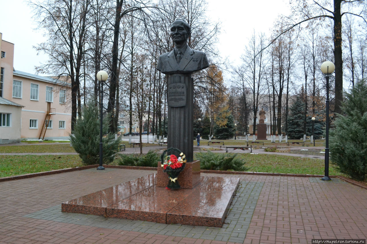 Памятник-бюст Кузнецова В.В. / Monument — bust of Vladimir Kuznetsov