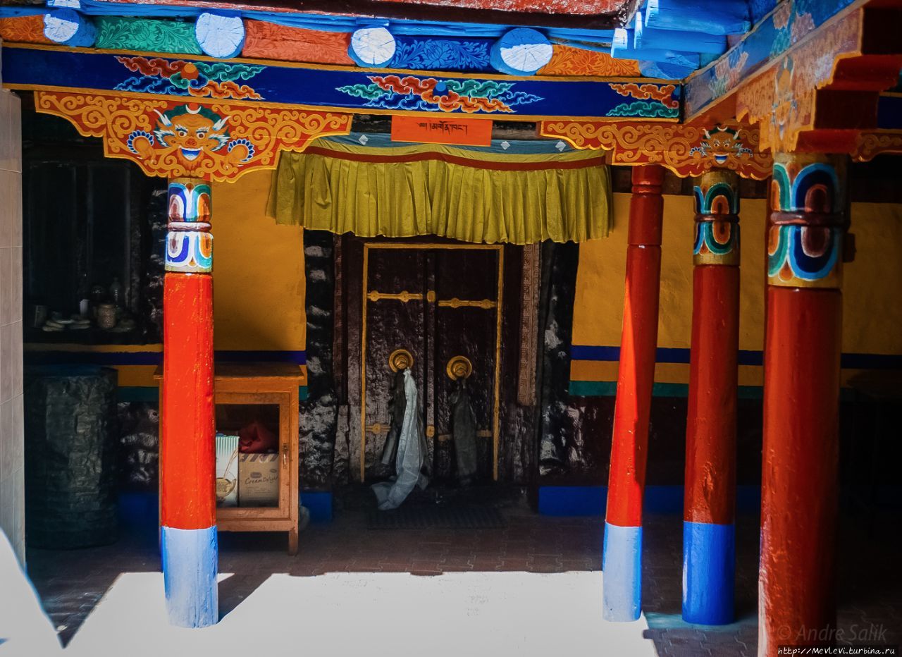 Лех монастырь Хемси буддистской школы кармапа кагью Лех, Индия
