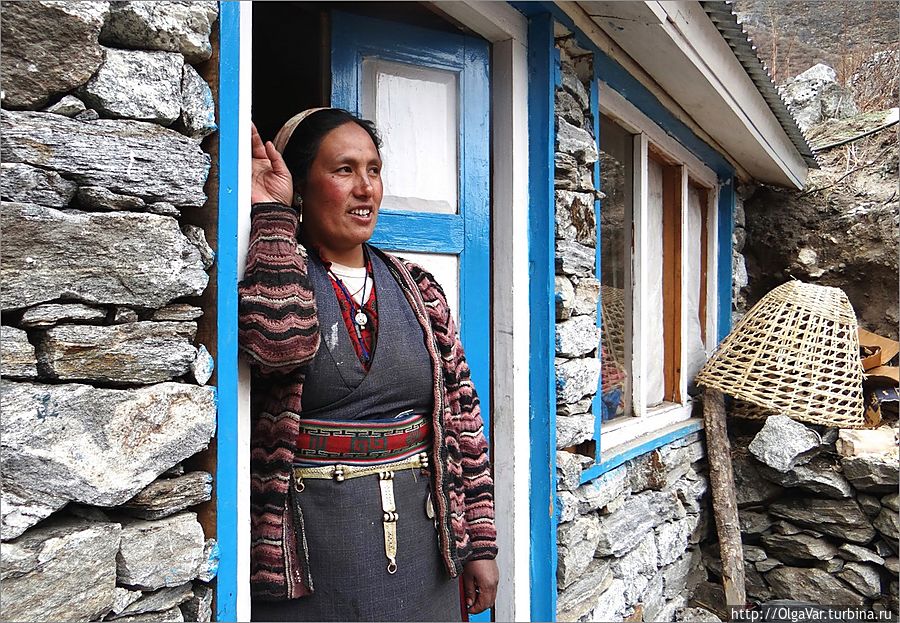 Ложки селянки носят на поясе Лангтанг, Непал