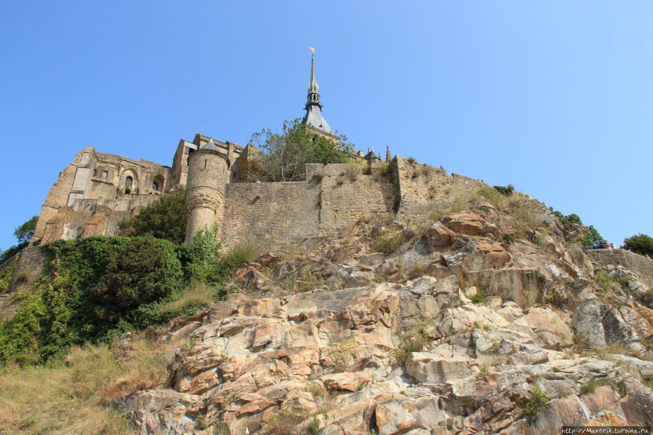 Мон-Сен-Мишель: Монастырь на скале Мон-Сен-Мишель, Франция