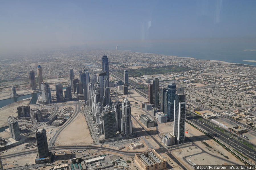 Вид сверху. Высота 452 м. Дубай, ОАЭ