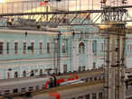 старый вокзал — намного  красивее нового )))