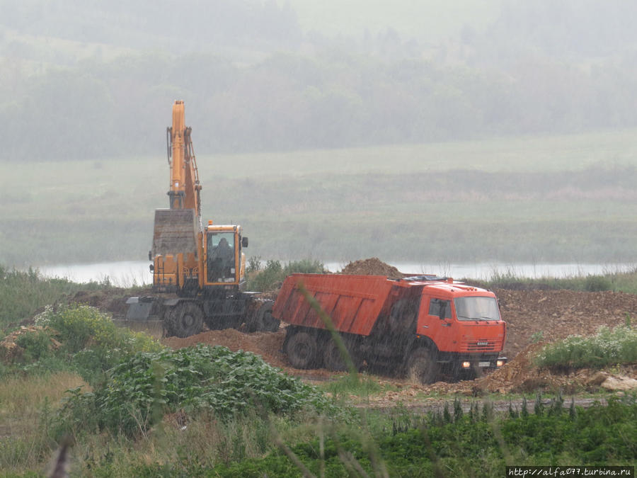 Хищение щебня в дождь в Елецком районе,село Казаки. Дело имеется в прокуратуре,полиции,управлении экологии Липецкой области. Следствие продолжается... Липецкая область, Россия