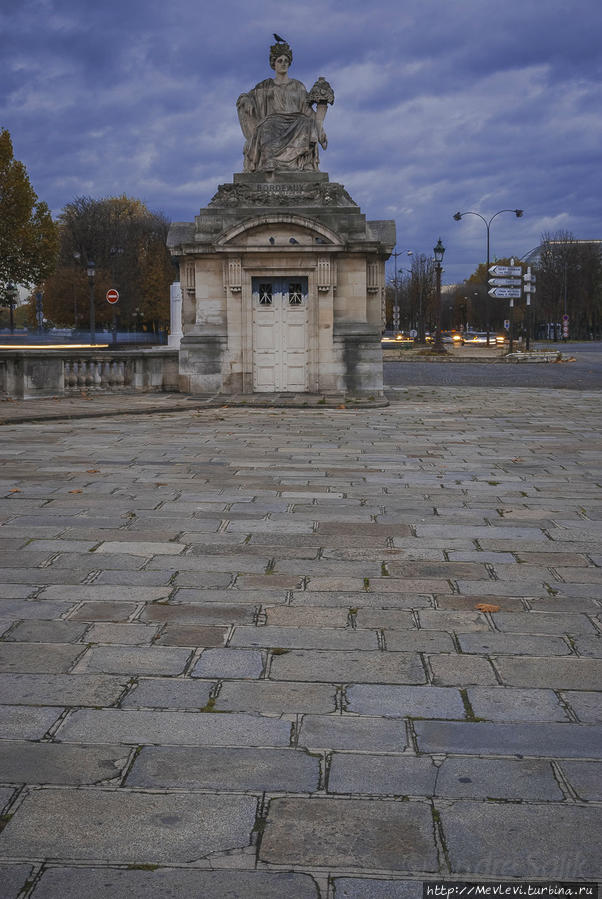 На рассвете Париж, Франция