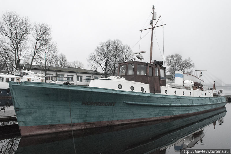 Утром на дамбе напротив Старой Риги Рига, Латвия