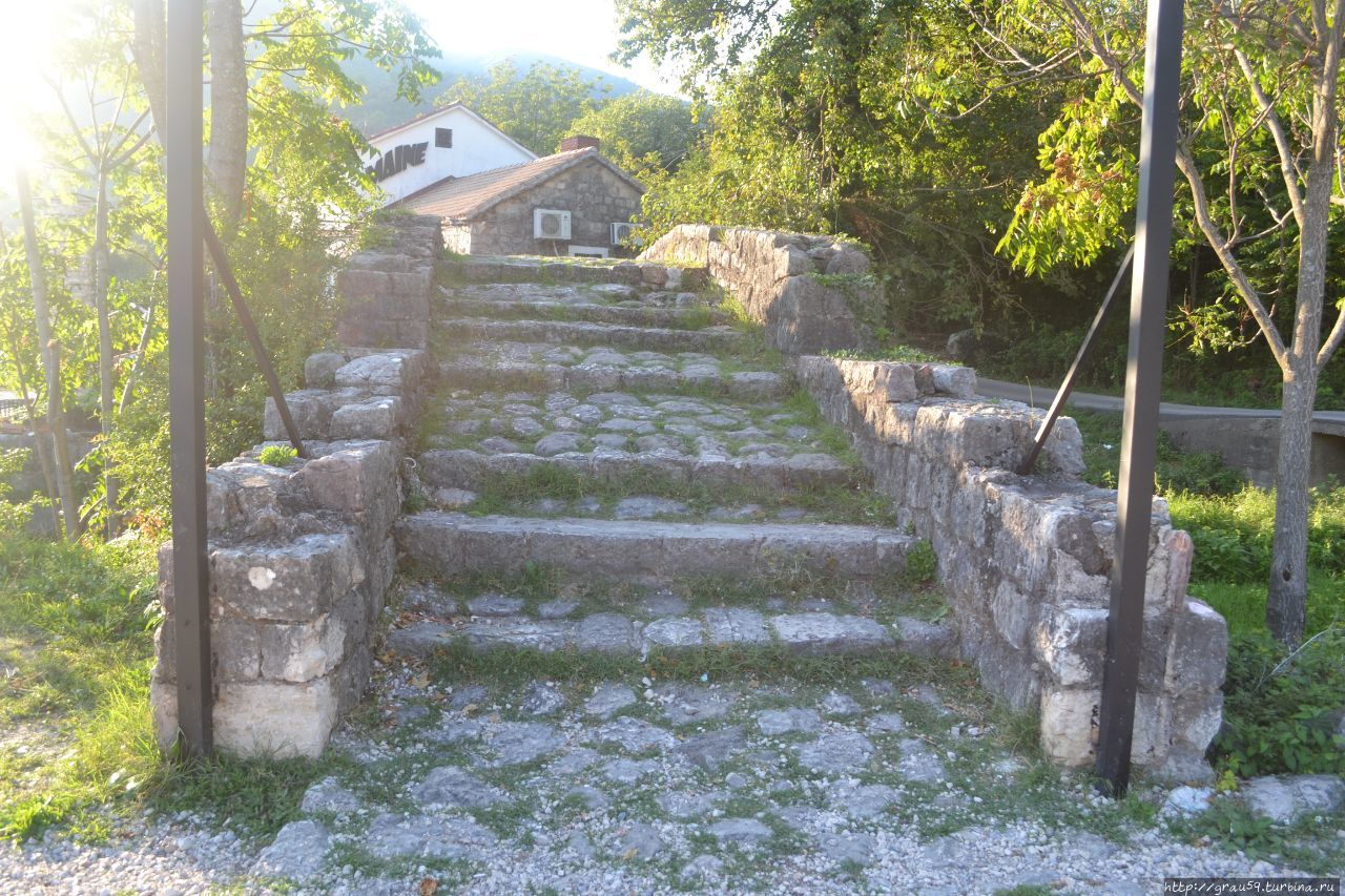 Мост у монастыря Подмаине Будва, Черногория