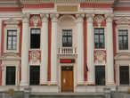 Позже в здании расположилась и обсерватория (ныне в здании городской музей, названный именем елгавского уроженца, художника Гедерта Элиаса).