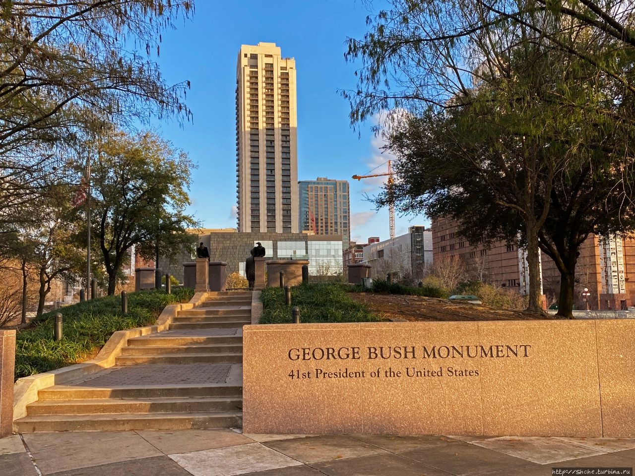 Монумент Джоржа Буша-старшего в Хьюстоне, штат Техас