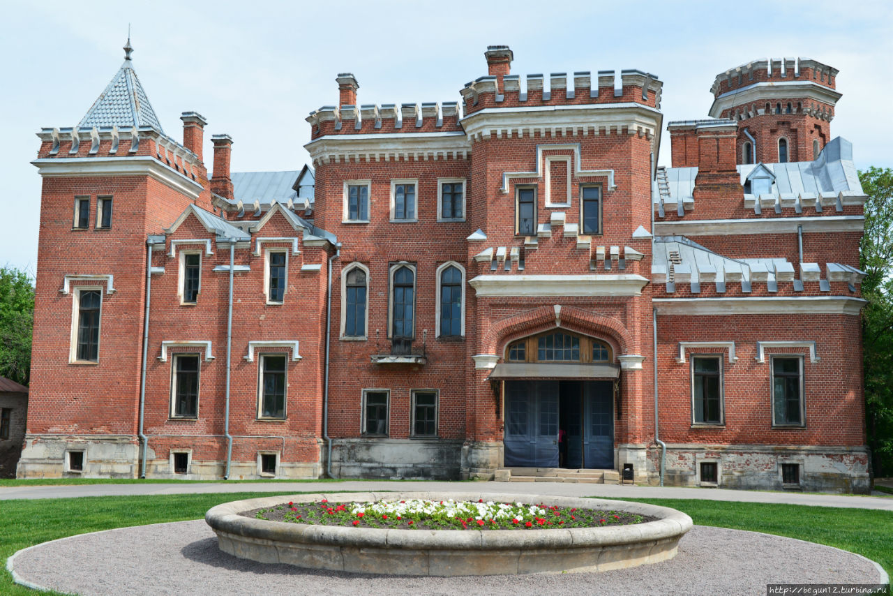 Замок Ольденбургских в Рамони Рамонь, Россия