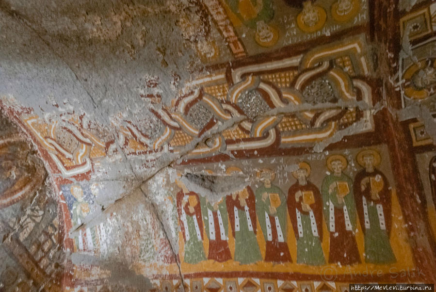 Одна из многочисленных церквей в долине Ихлара Ихлара (долина), Турция