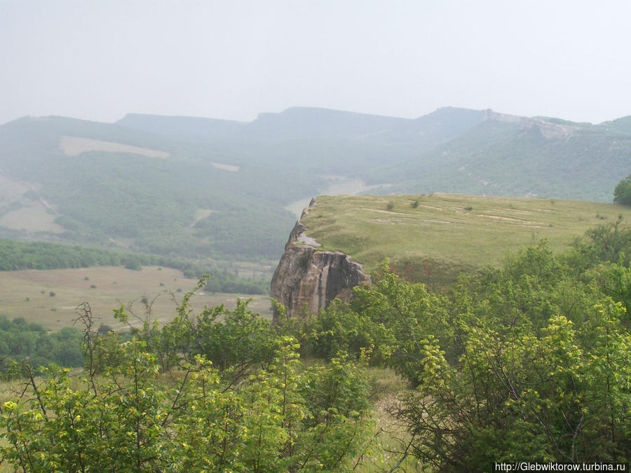 Пещерный город Бакла в июле перед грозой Скалистое, Россия