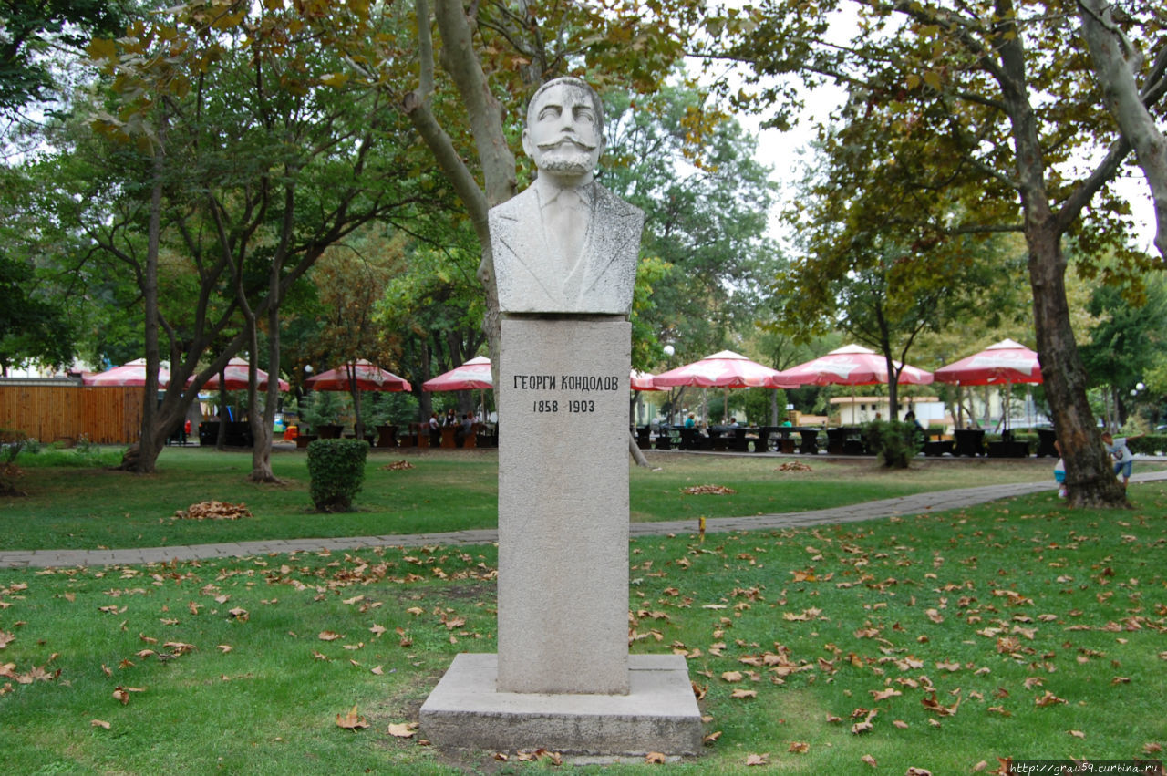 Памятник Георги Кондолову