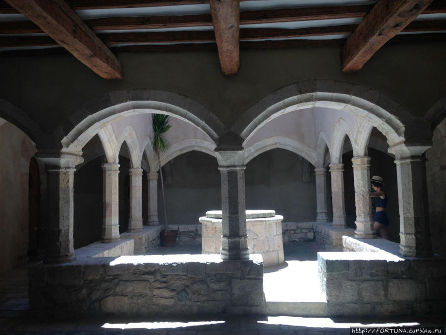 Монастырь Санта Креус Сантес Креус, Испания