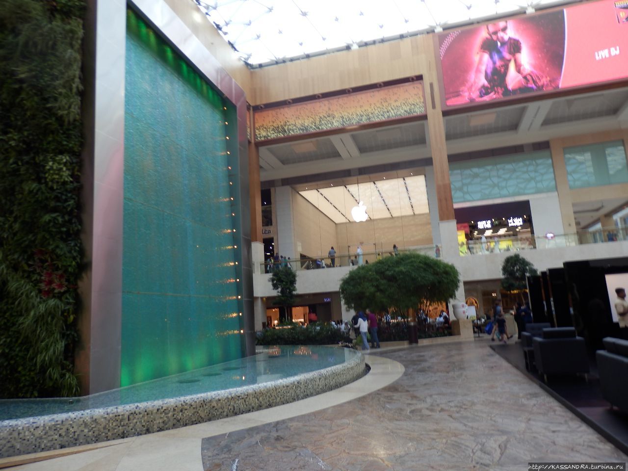Бумажные  инсталляции  Гентенара. Yas Mall в Абу-Даби