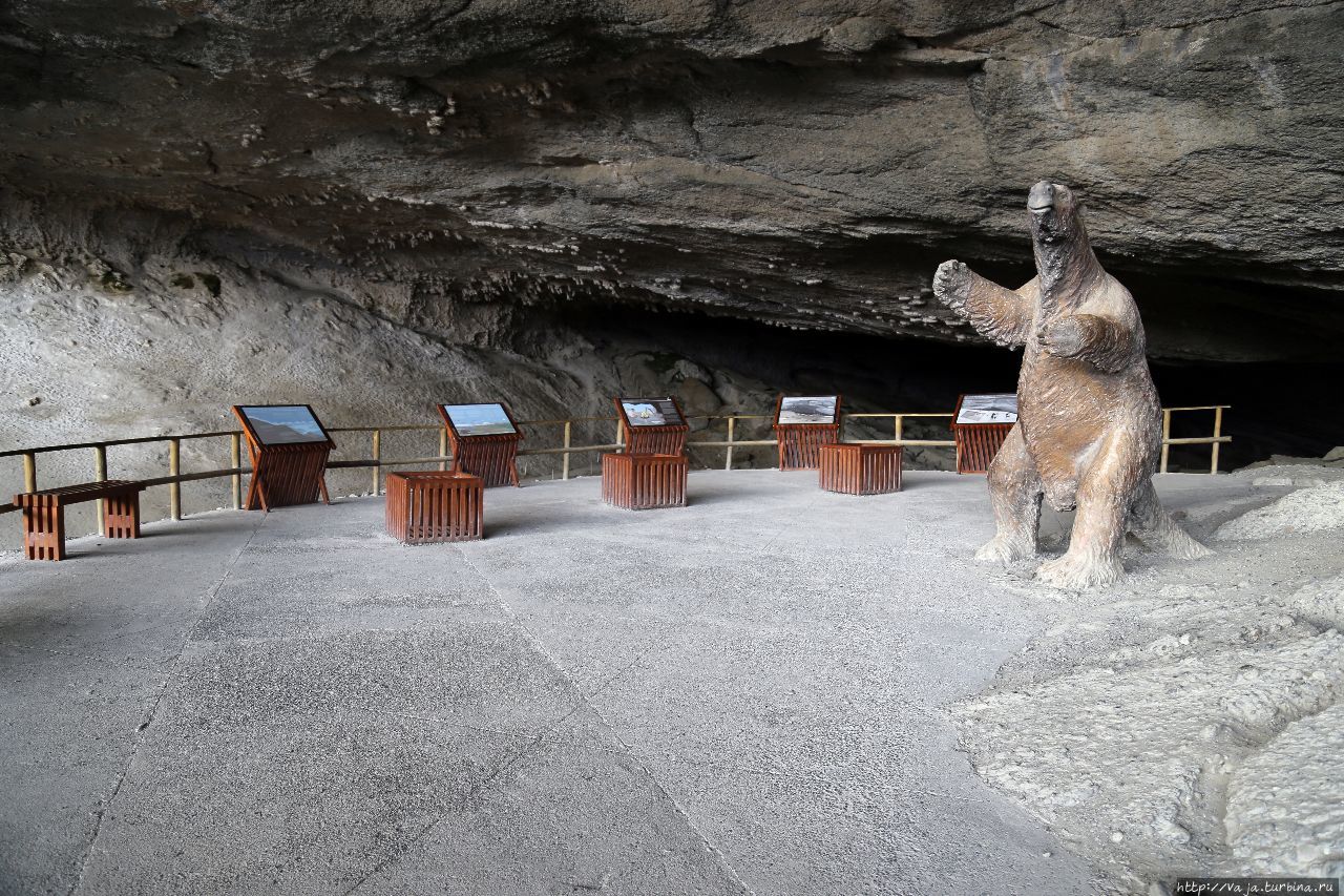Вход в главную пещеру Милодон Пещера Милодон Природный Монумент, Чили