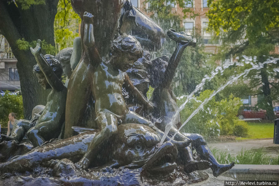 Фонтаны у Латвийской Оперы Рига, Латвия