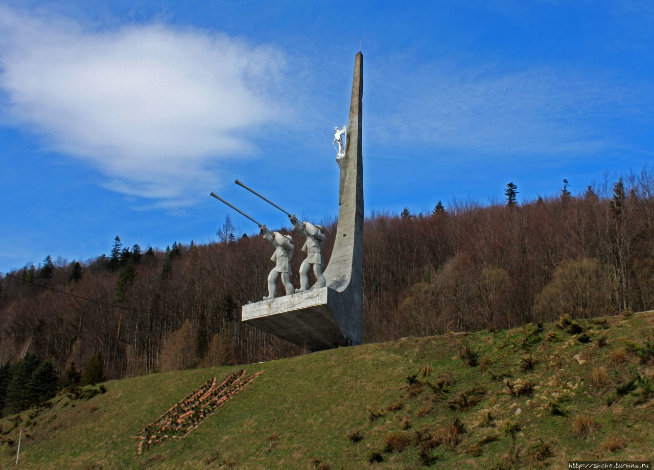 Тухольские ворота (Памятник трембитарям) Сколе, Украина