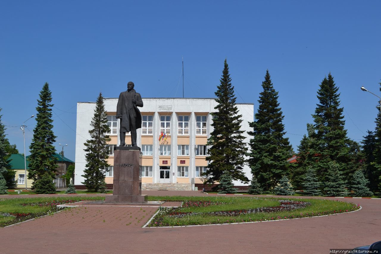 Памятник В.И.Ленину / Monument to Lenin